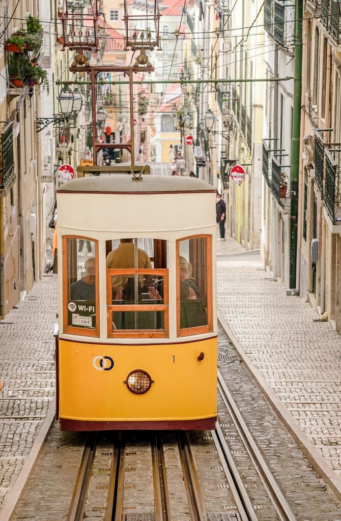 tram-8352473_1280