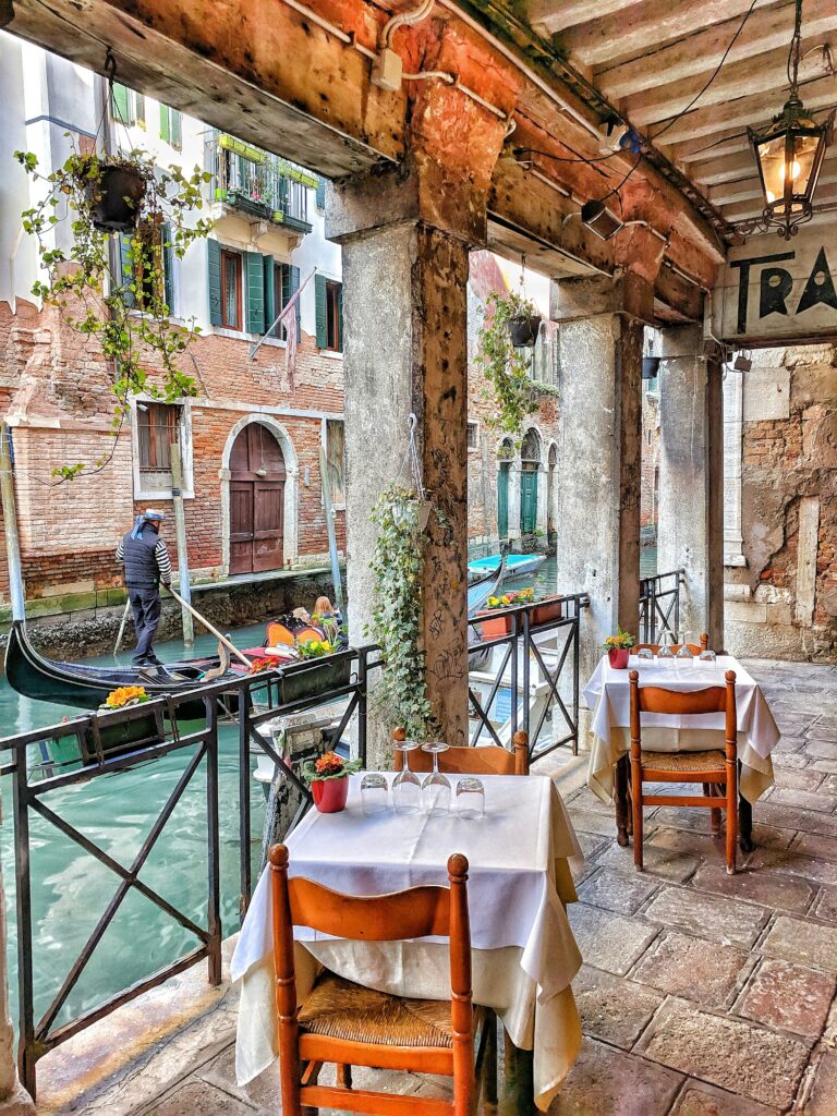 a restaurant over a canale in Venezia