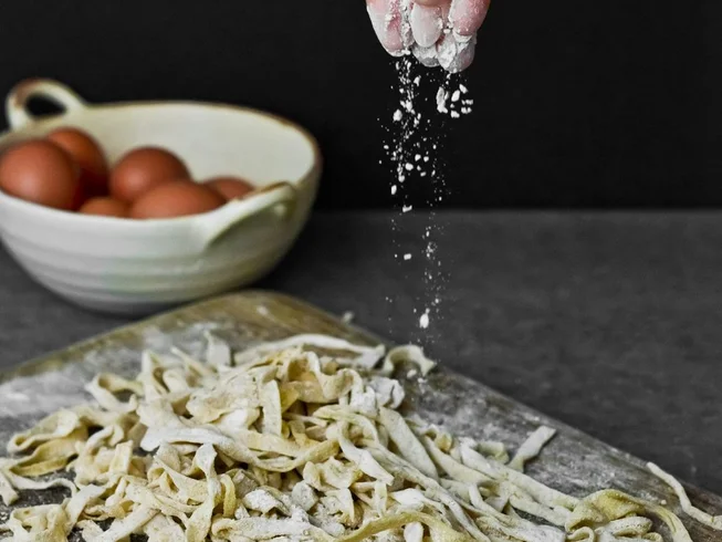tagliatelle all'uovo fatte a mano in italia