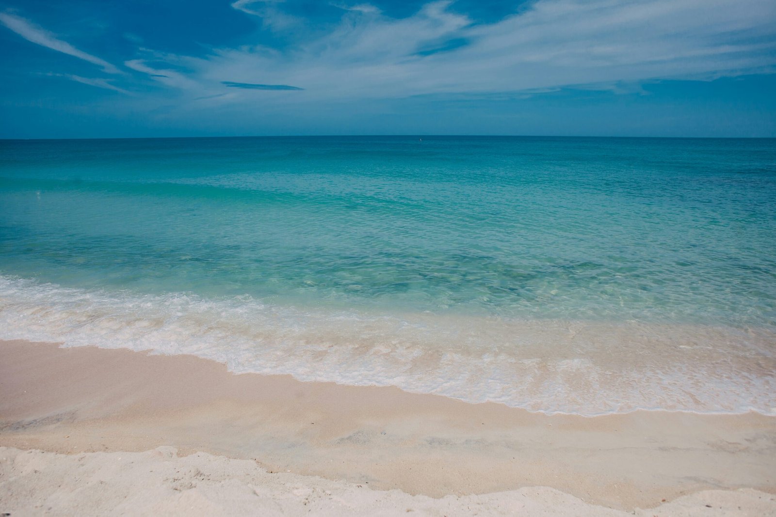 Turquoise shoreline on Koh Samui for a tropical wellness getaway