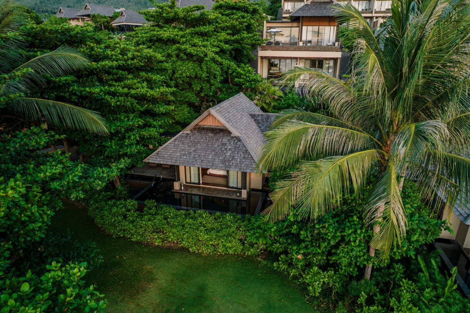Koh Samui tropical retreat surrounded by greenery for a gentle detox stay centered on rest and renewal