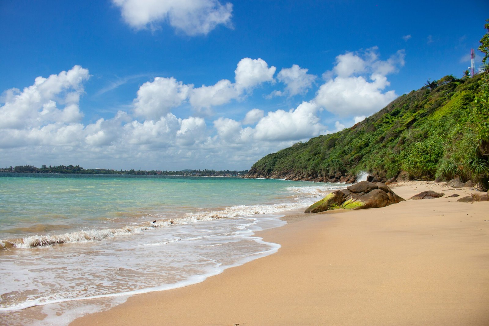 Tropical shoreline at Unawatuna Jungle Beach in Sri Lanka, suited to a September yoga retreat as the west coast begins to open up.