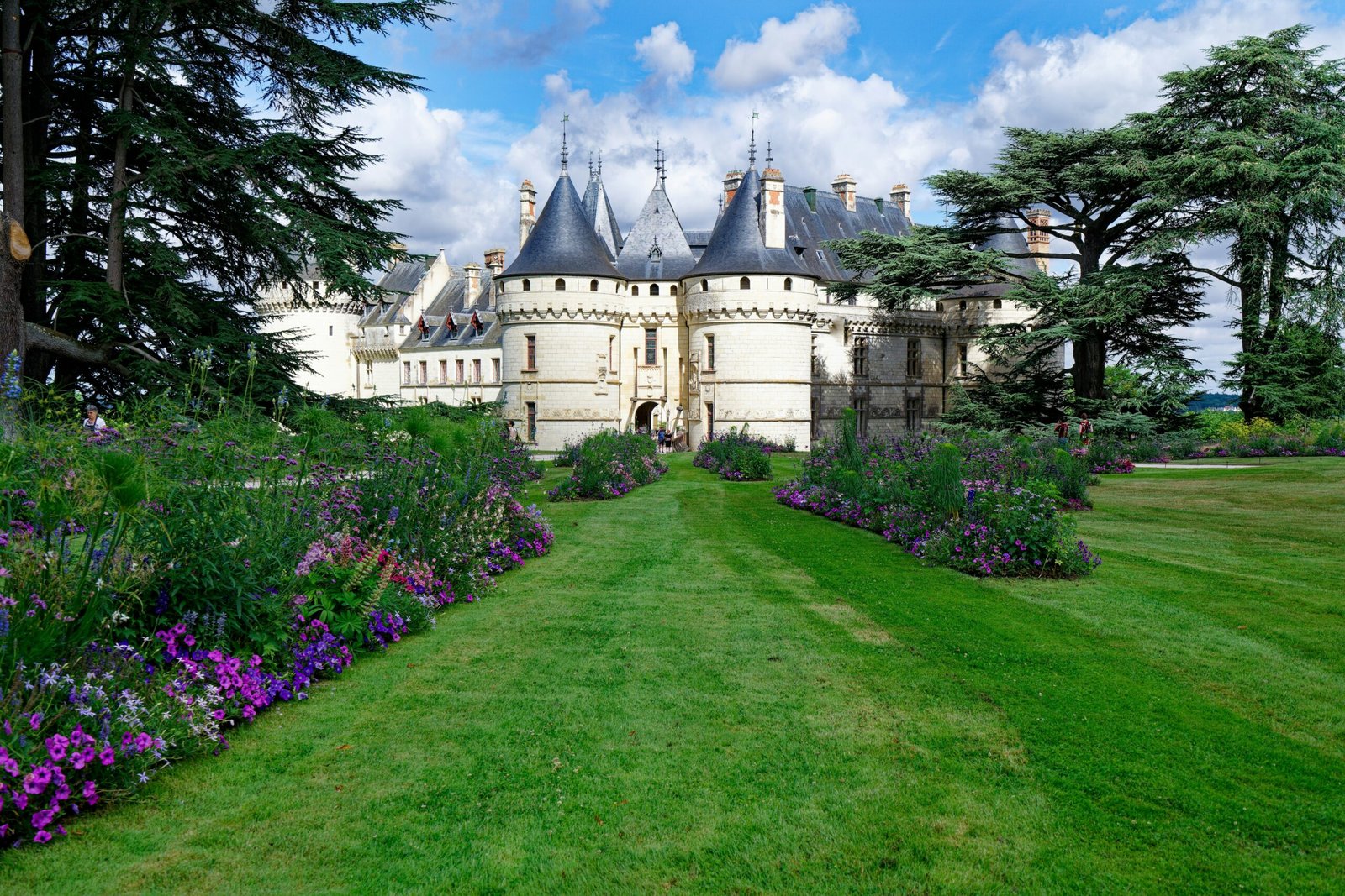 Château de Chaumont-sur-Loire with green grounds, offering a peaceful Loire Valley setting for a France yoga retreat.
