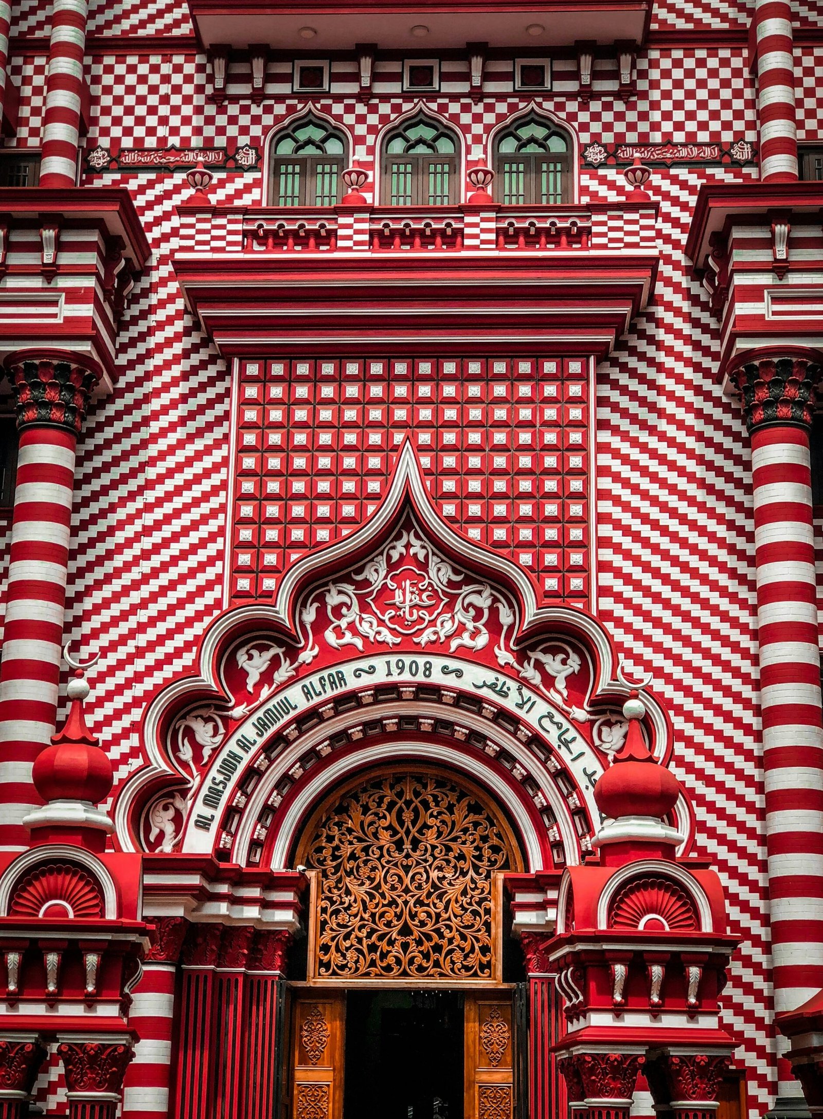 Red Mosque in Colombo, Sri Lanka, bringing cultural depth and city character to a Sri Lanka yoga retreat itinerary.