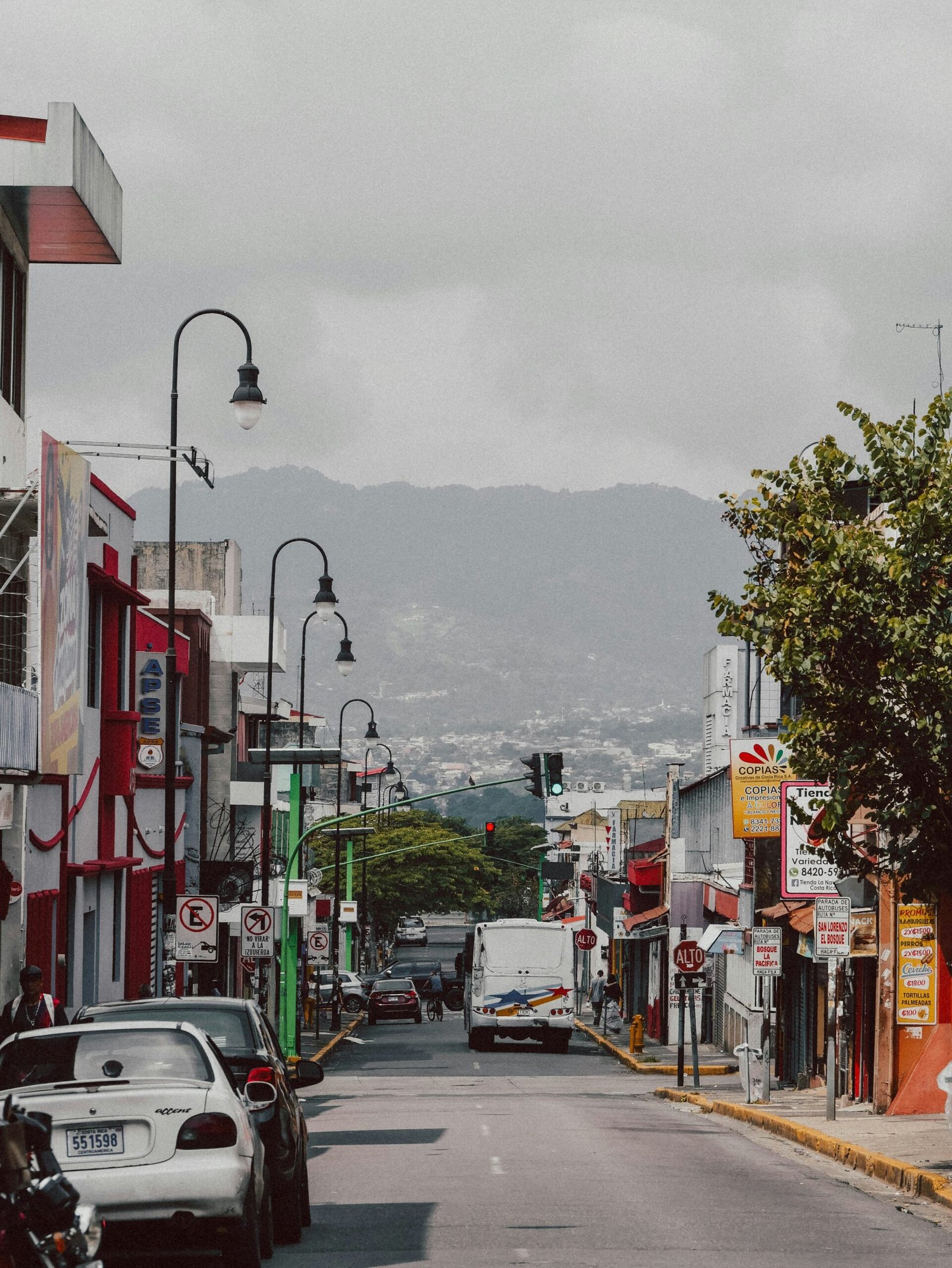 Cars and storefronts along a busy street in San José, Costa Rica