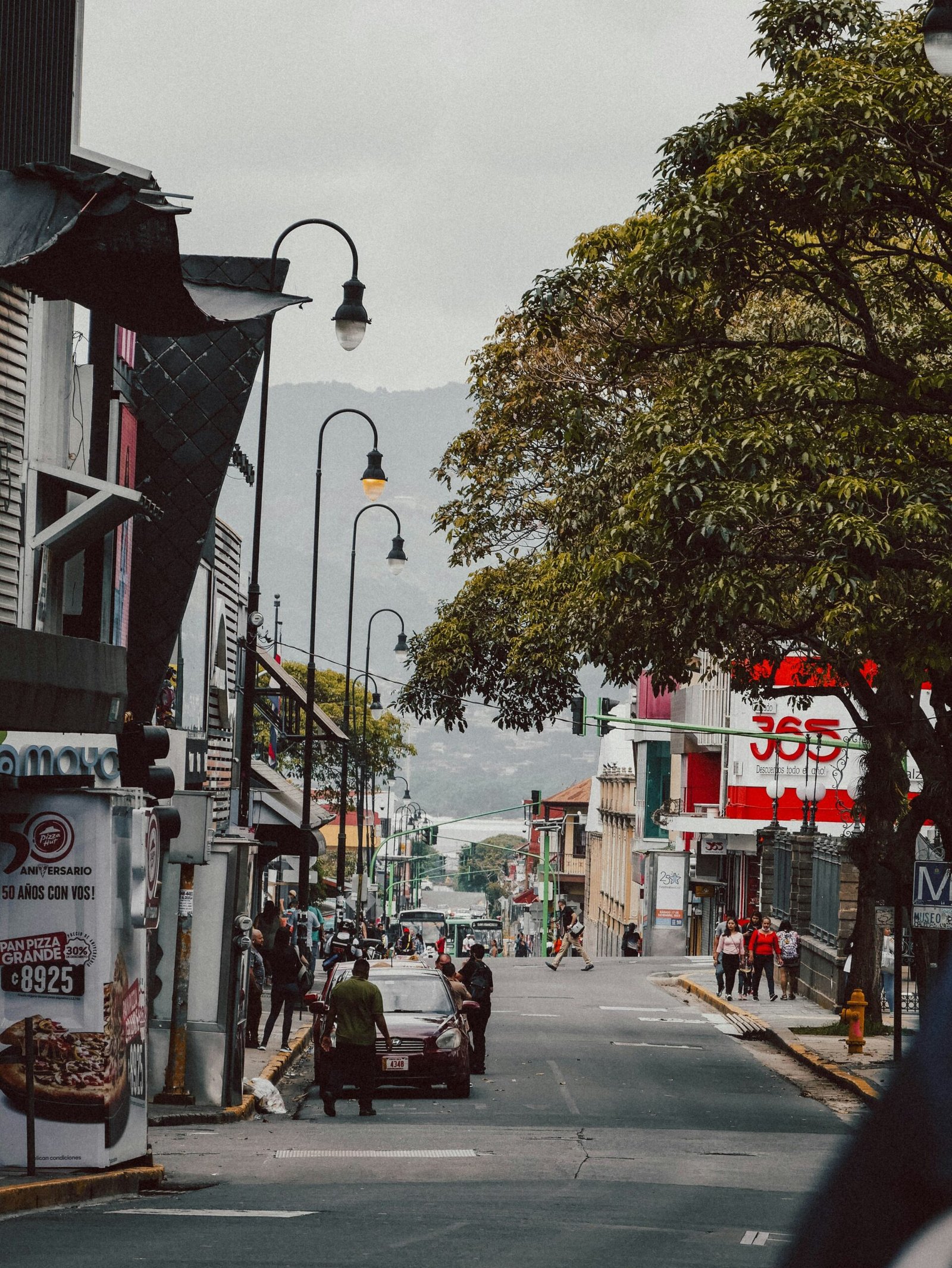 Pedestrians and traffic along a city street in San José, Costa Rica