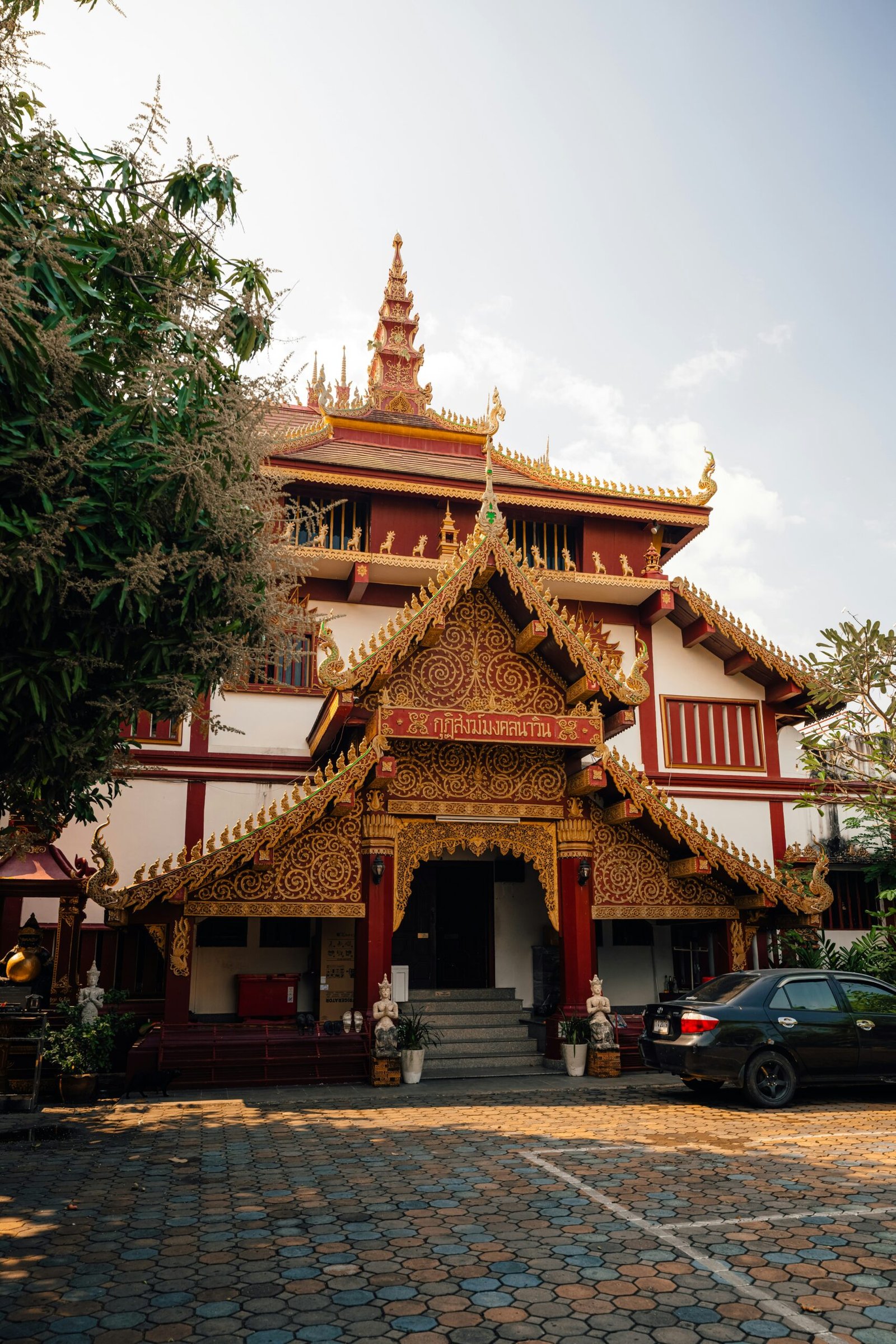 Golden temple in Chiang Mai reflecting the cultural and spiritual side of a Thailand retreat