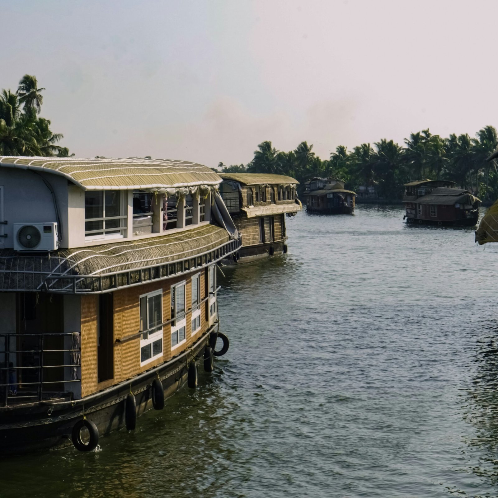 Floating homes and still waters in Alappuzha, matching the calm atmosphere of a restorative yoga retreat in southern India