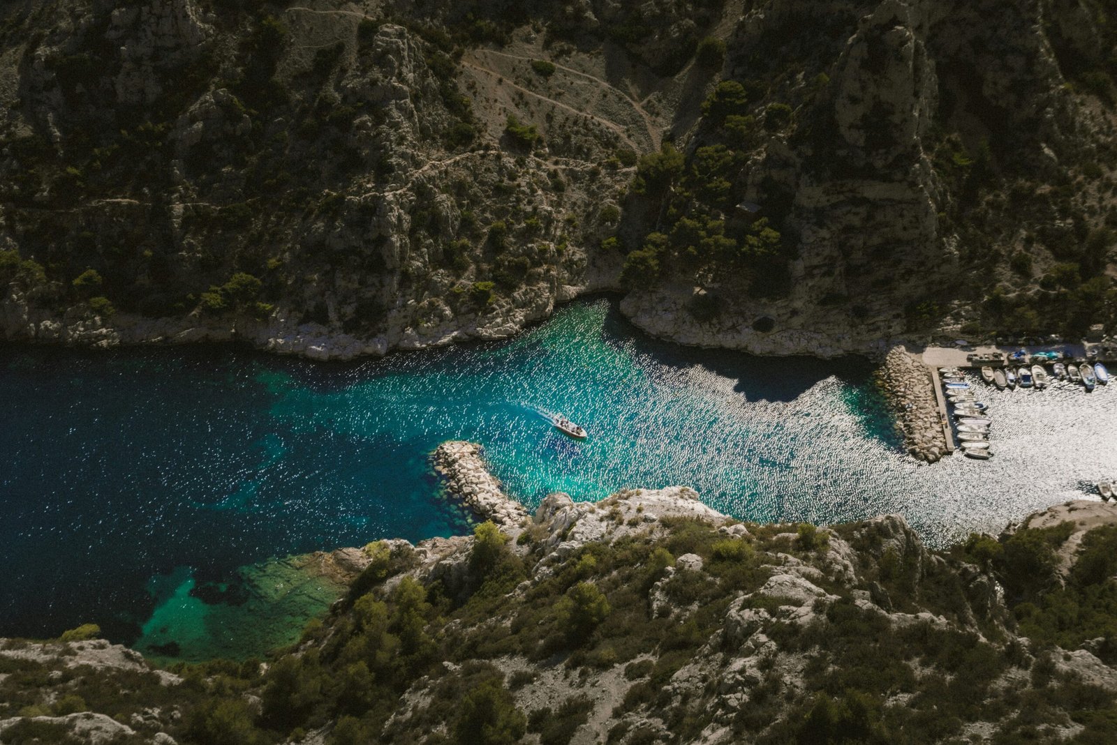 Calanques de Marseille with turquoise water and dramatic cliffs, ideal for a radiant summer yoga retreat in France.
